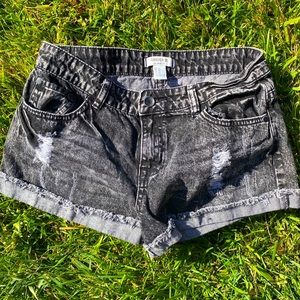 Distressed black jean shorts🖤